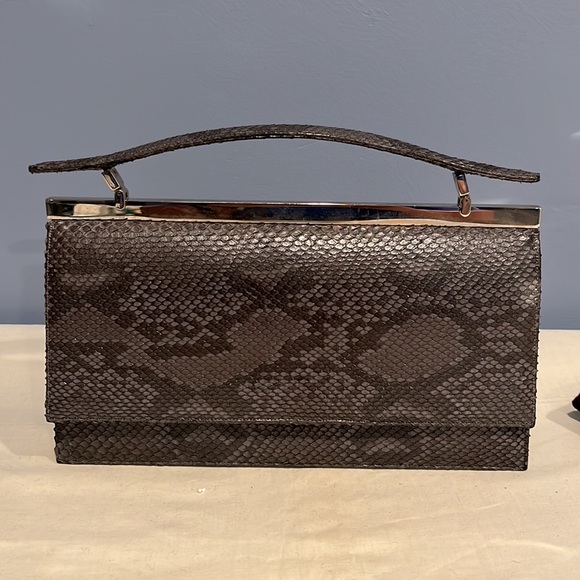 Judith Lieber, Gray snakeskin purse. Comb and mirror, mirror bag, dust bag - Picture 2 of 16
